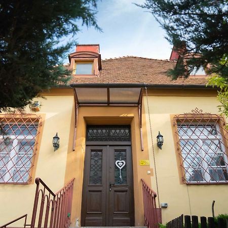 Katus Apartman Apartment Eger Bagian luar foto